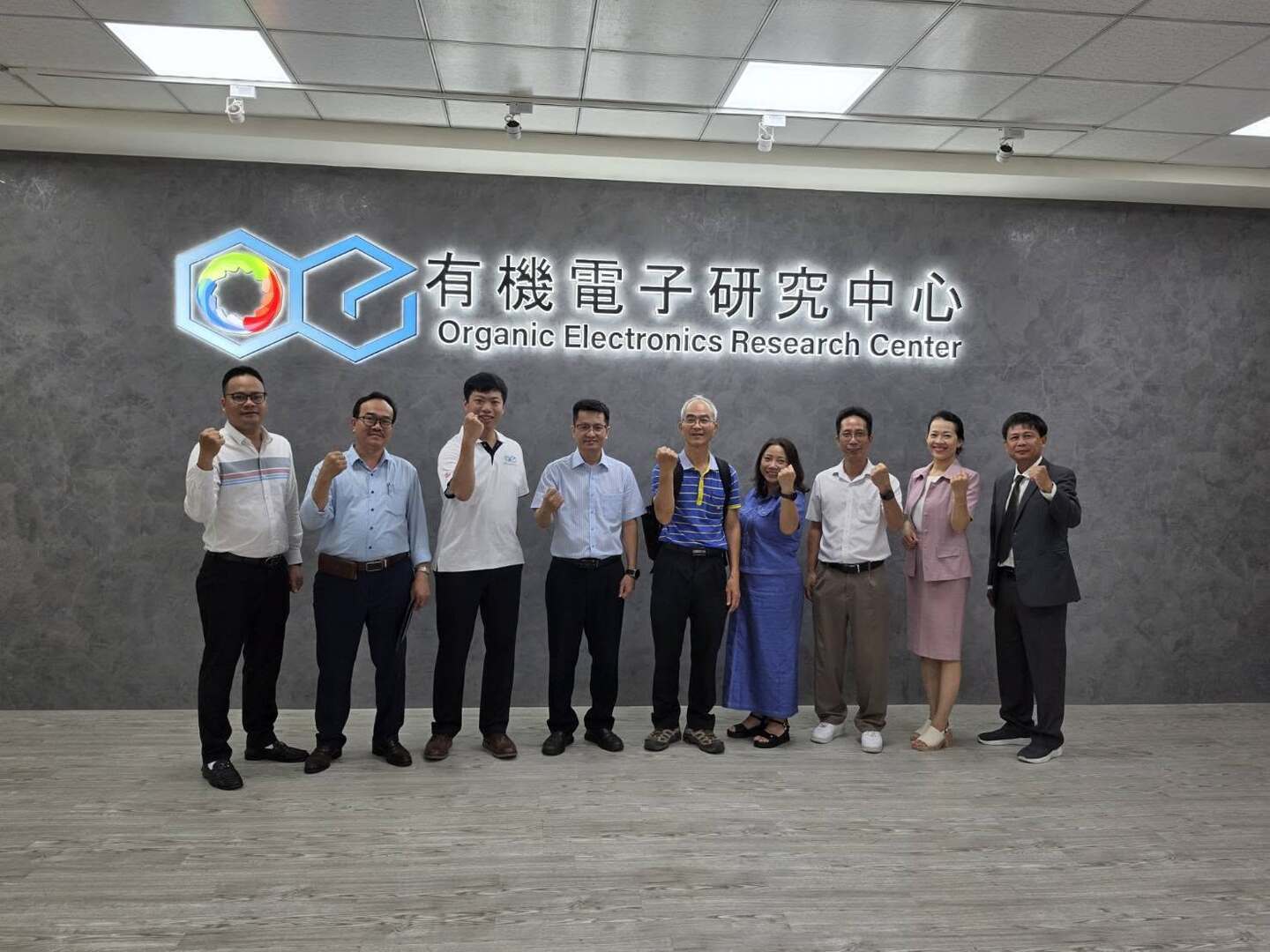 【參訪交流】2026/06/23 越南國立峴港大學-科技教育大學 副校長 Dr. Nguyen Linh Nam 率團參訪 蒞臨本校有機電子研究中心，展開學術交流圖片