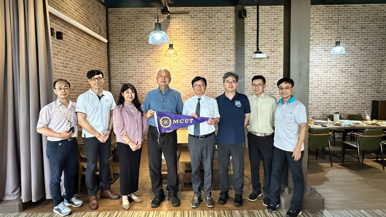 【參訪交流】2025/07/30 來自日本福岡工業大學(Fukuoka Institute of Technology) 倪寶榮副校長來本校有機電子研究中心演講，並進行國際學術交流。圖片