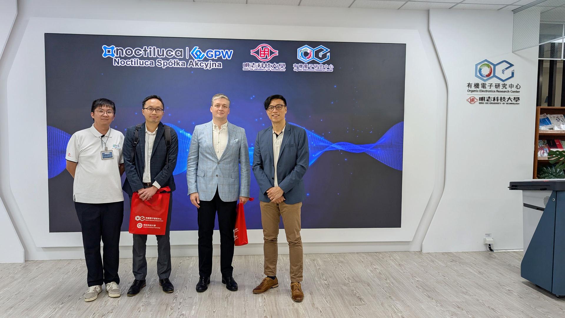 【參訪交流】2026/03/27 誠摯歡迎 Noctiluca Spółka Akcyjna Chief Commercial Officer Mateusz Nowak 與 Business Development Manager Sheng Chih (Sanger) Hsu 蒞臨本校有機電子研究中心圖片