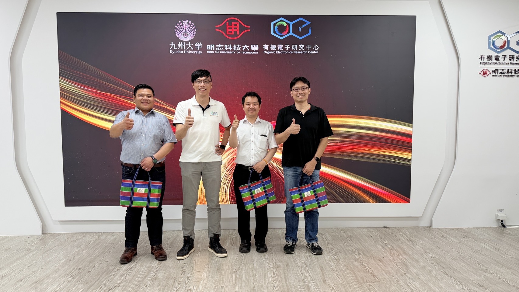 【Exchange&Visit】2026/04/16 Welcome Associate Professor Motonori Watanabe from Kyushu University to our Organic Electronics Research Center.Image